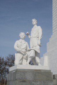 Памятник строителям канала